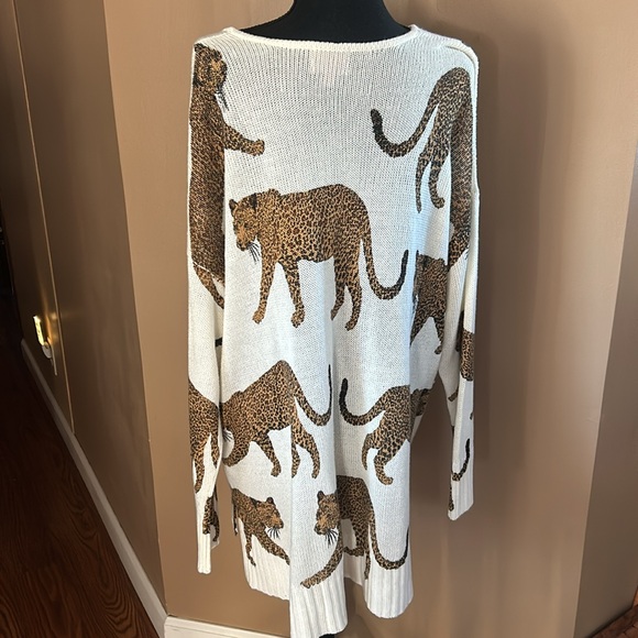 SHOW ME YOUR MUMU Oversized Hug Me Sweater Tossed Leopard Loose Knit V Neck L - Picture 6 of 10